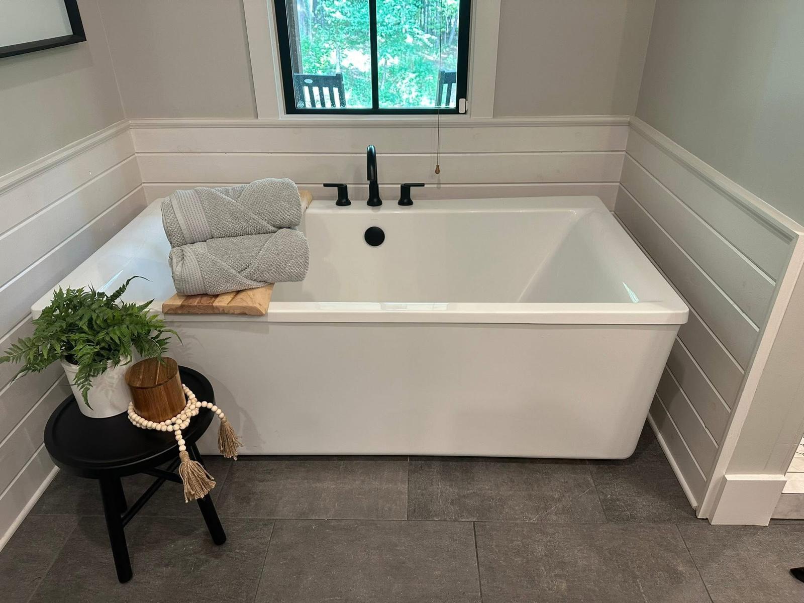 Sparkling soaking tub